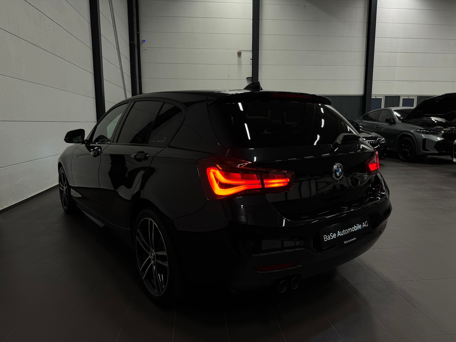 BMW 120d xDrive Edition M Sport Steptronic-image-15