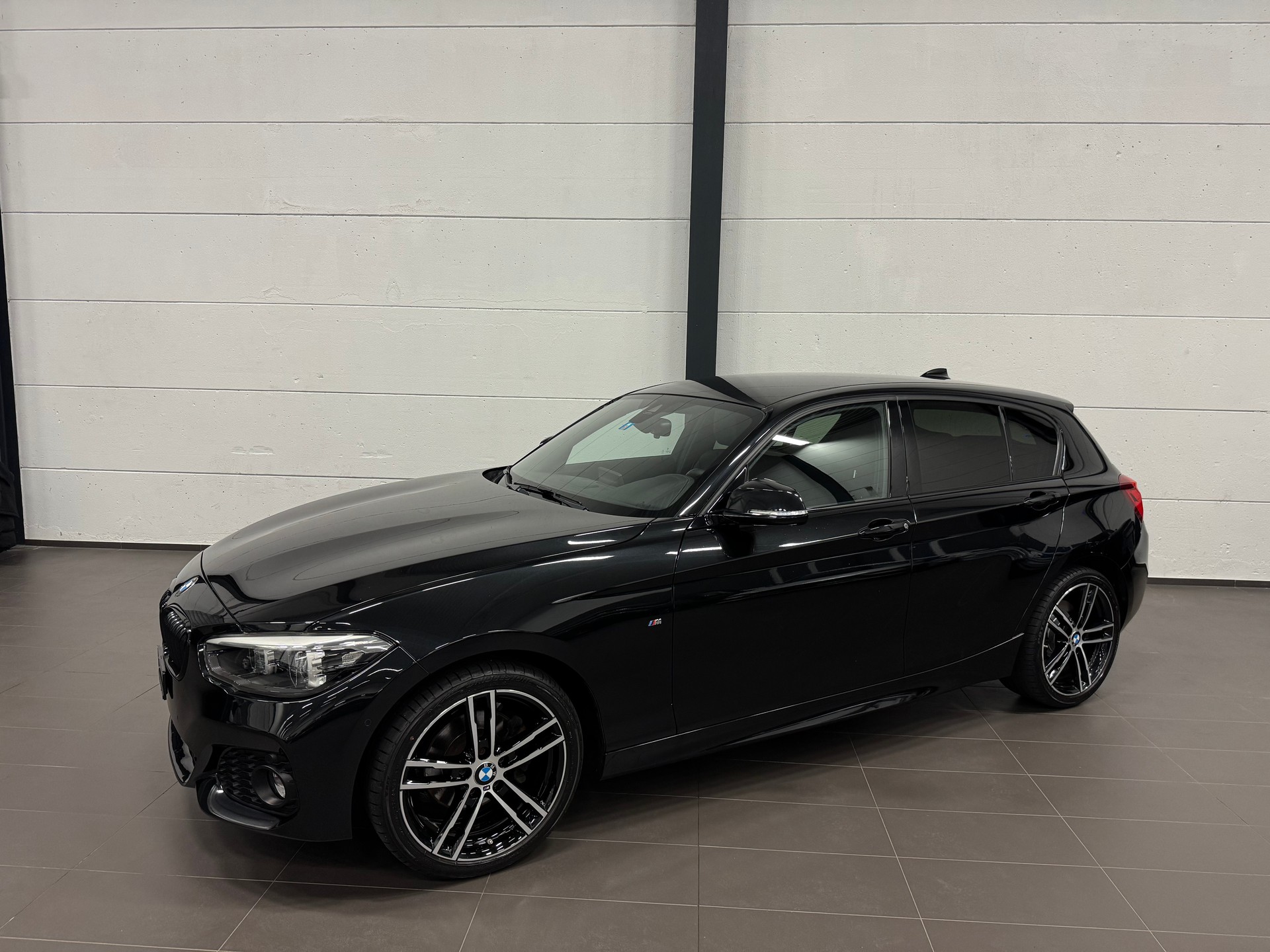 BMW 120d xDrive Edition M Sport Steptronic-image-4