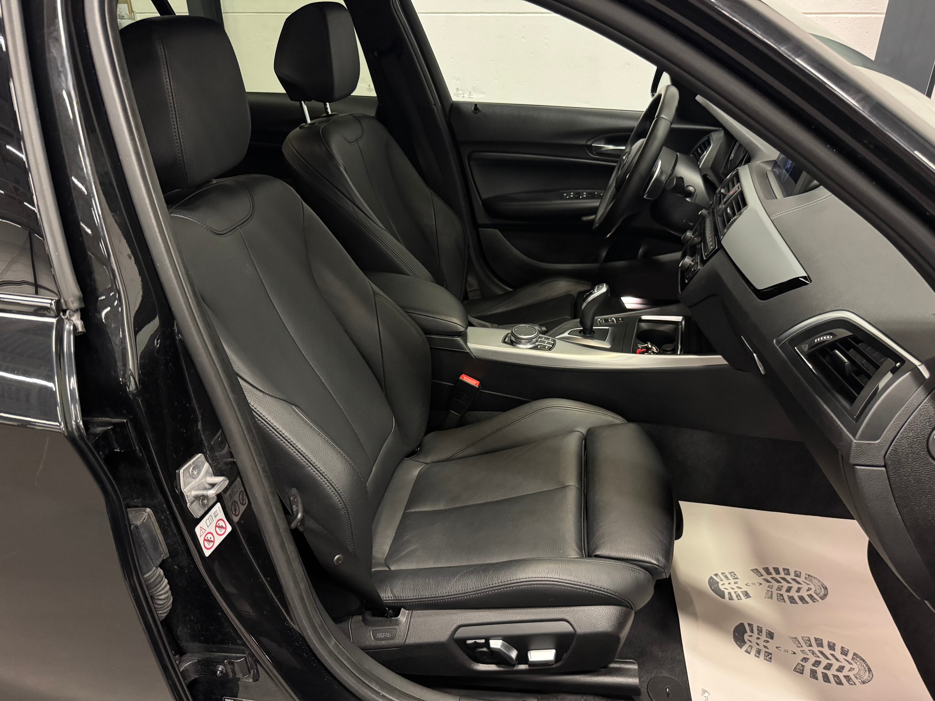 BMW 120d xDrive Edition M Sport Steptronic-image-19