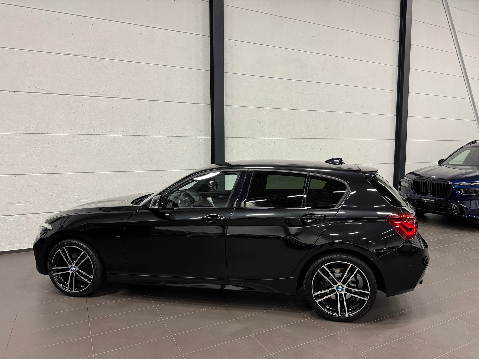 BMW 120d xDrive Edition M Sport Steptronic-image-10