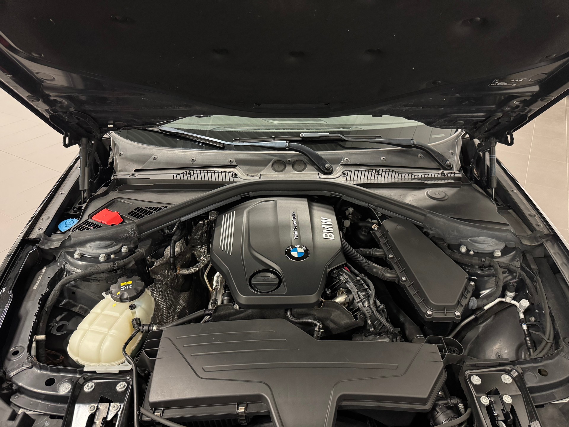 BMW 120d xDrive Edition M Sport Steptronic-image-29