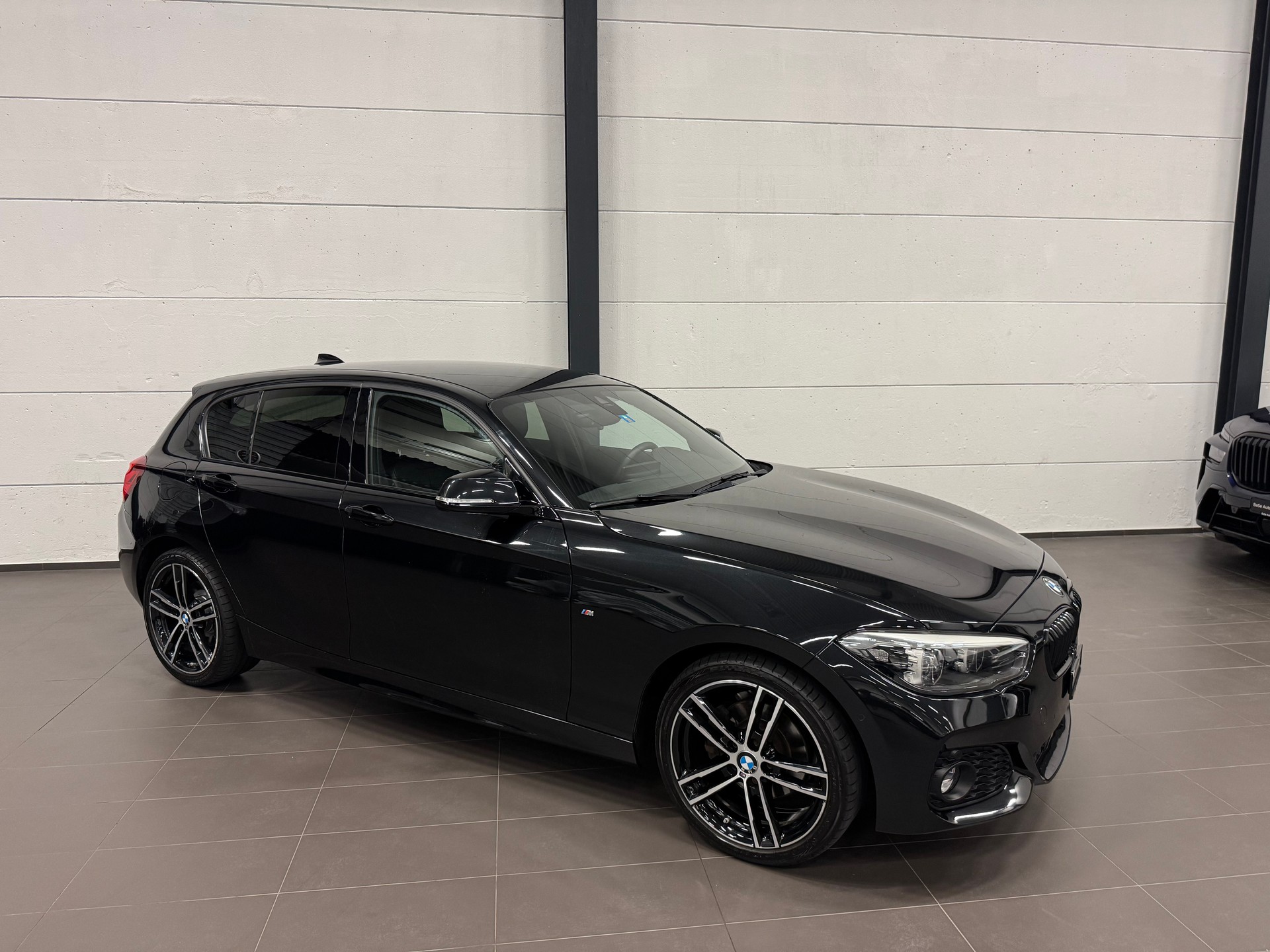 BMW 120d xDrive Edition M Sport Steptronic-image-3