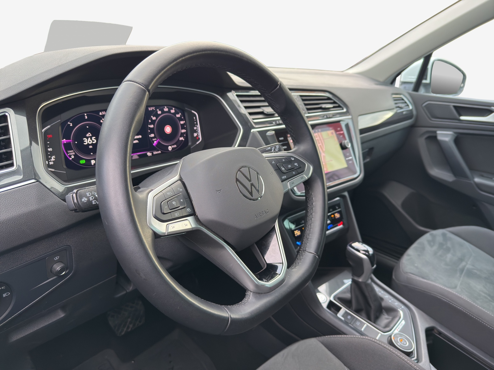VW Tiguan 2.0 TDI SCR Elegance 4Motion DSG-image-13