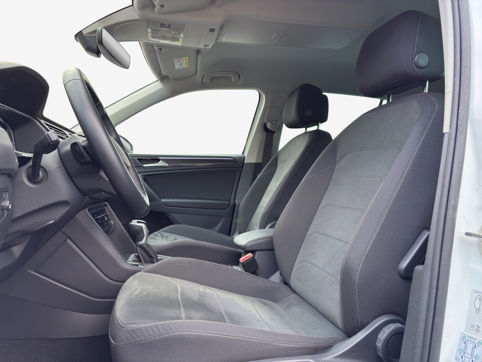 VW Tiguan 2.0 TDI SCR Elegance 4Motion DSG-image-7