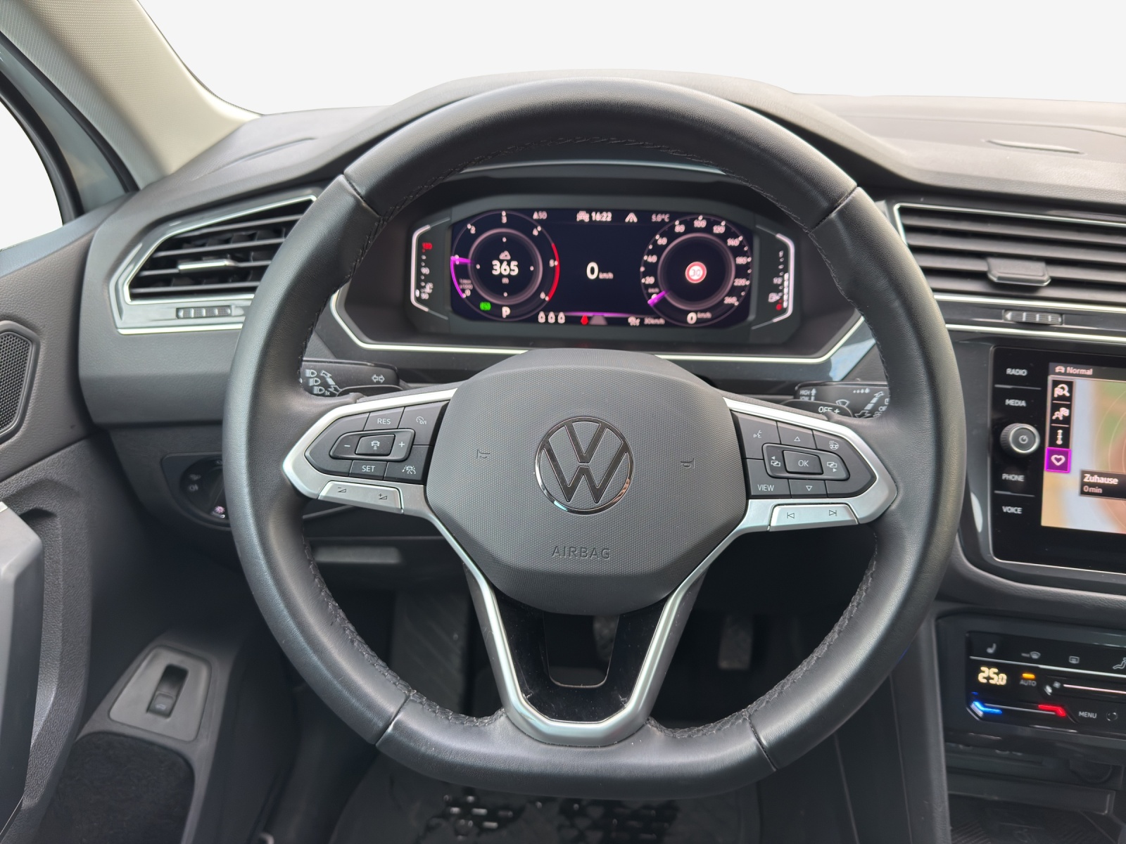 VW Tiguan 2.0 TDI SCR Elegance 4Motion DSG-image-9