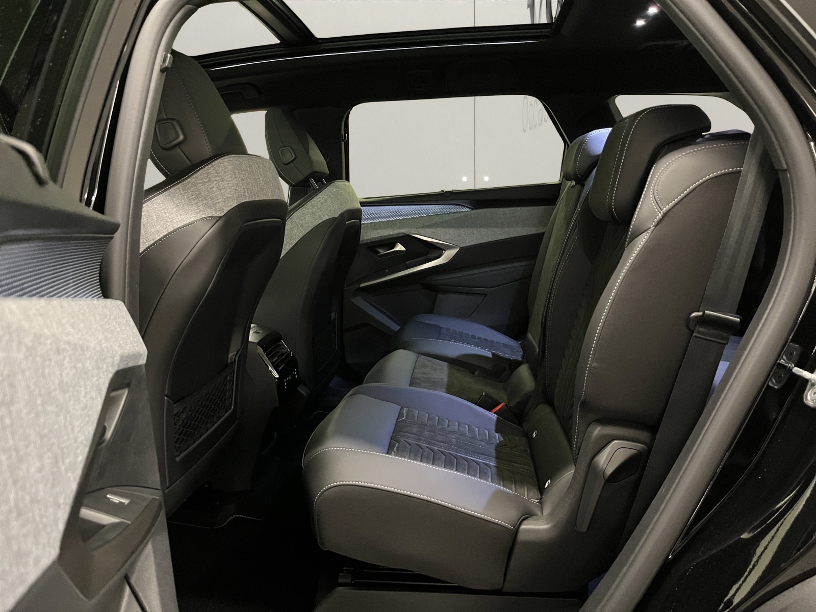 PEUGEOT 5008 1.2 Hybrid GT-image-13