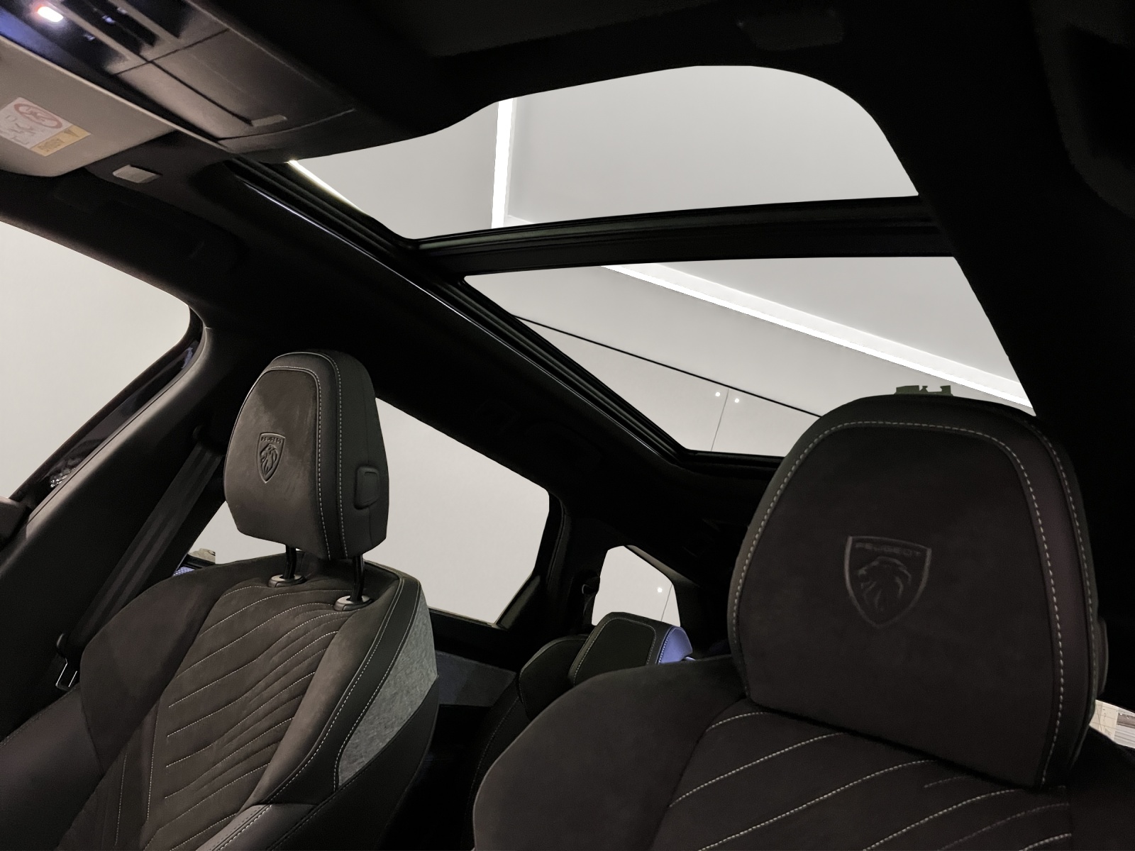 PEUGEOT 5008 1.2 Hybrid GT-image-14