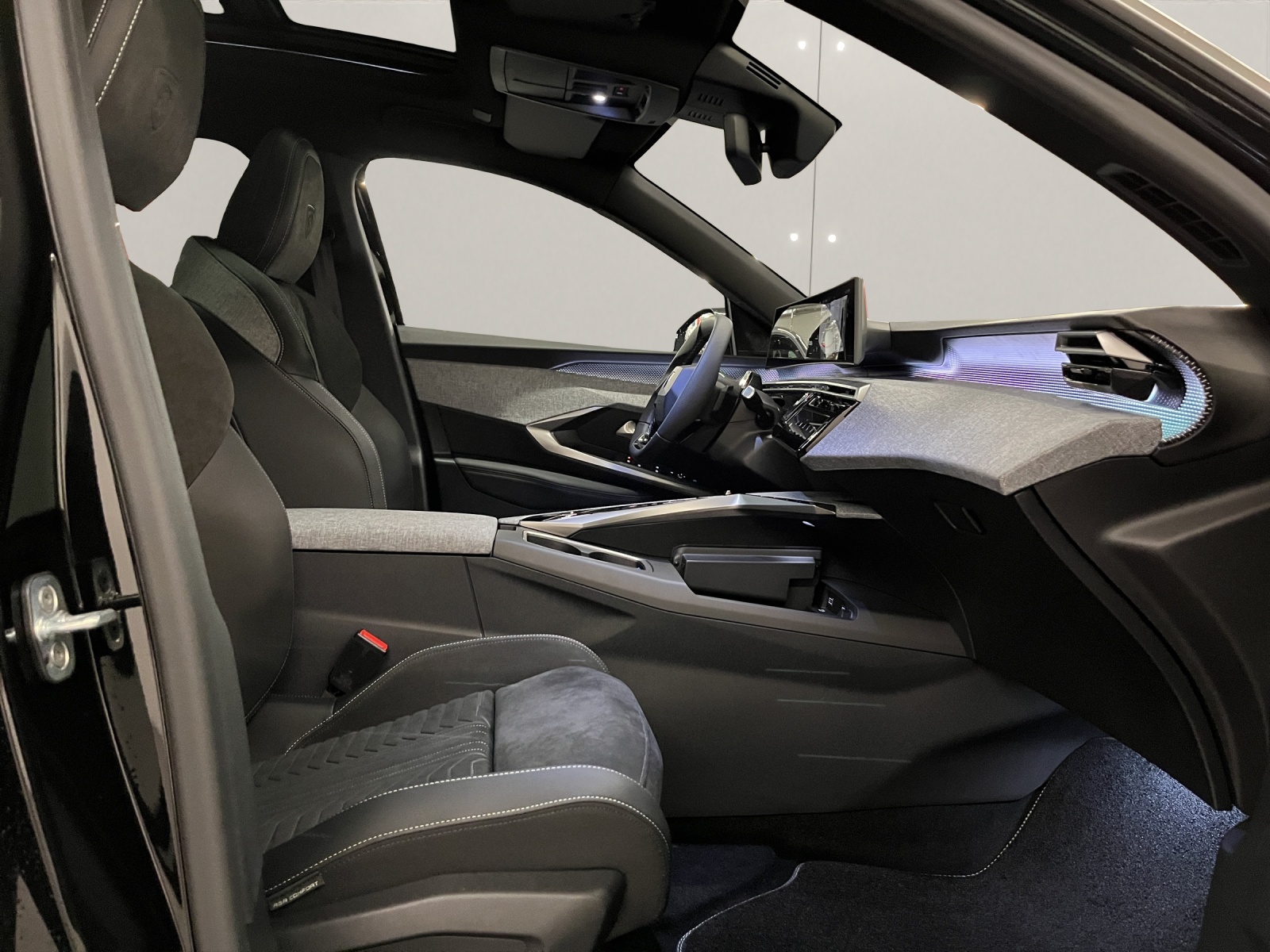 PEUGEOT 5008 1.2 Hybrid GT-image-12