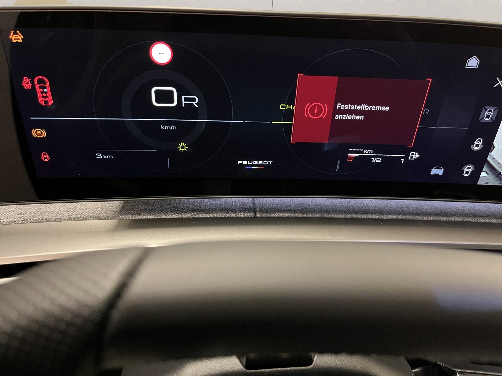 PEUGEOT 5008 1.2 Hybrid GT-image-9