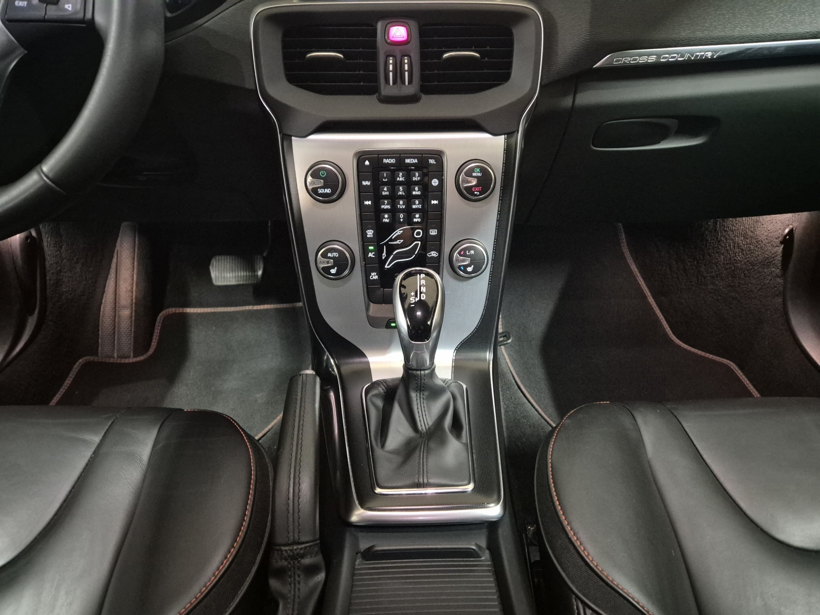 VOLVO V40 CC 2.0 T4 Ocean Race AWD S/S-image-13