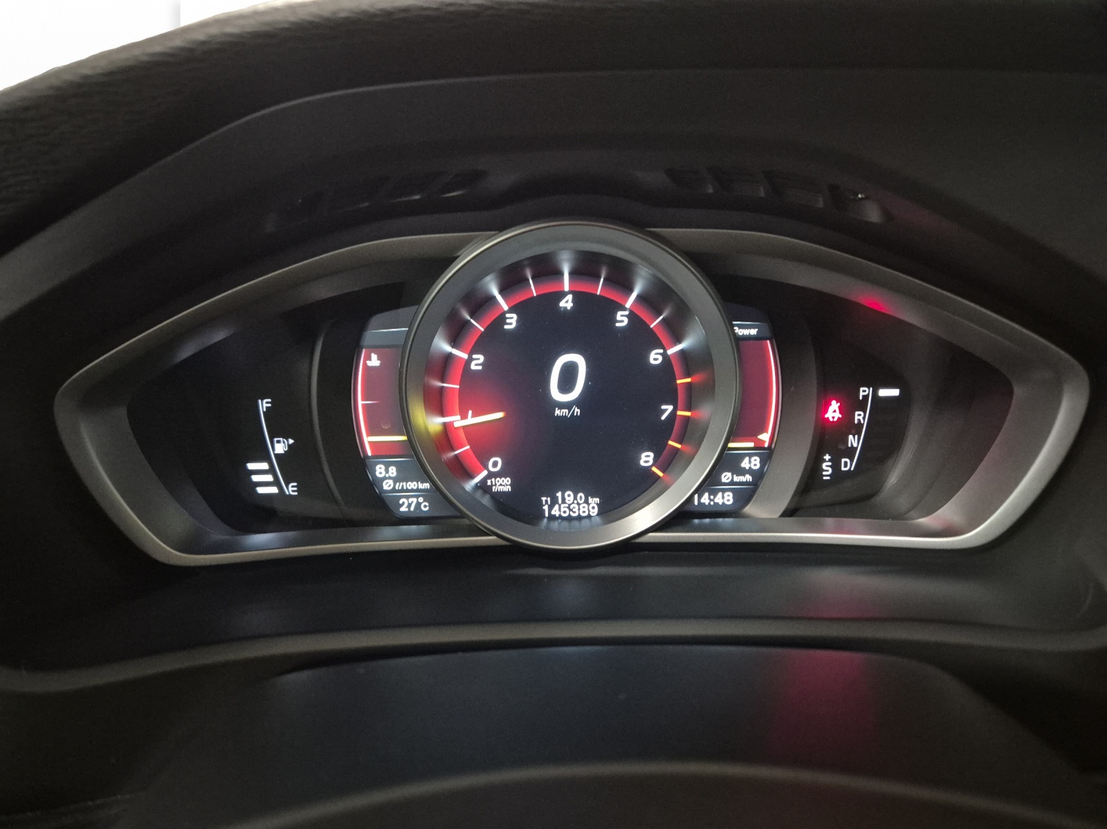 VOLVO V40 CC 2.0 T4 Ocean Race AWD S/S-image-17