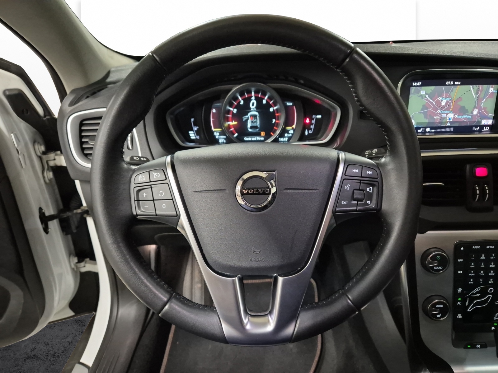 VOLVO V40 CC 2.0 T4 Ocean Race AWD S/S-image-9