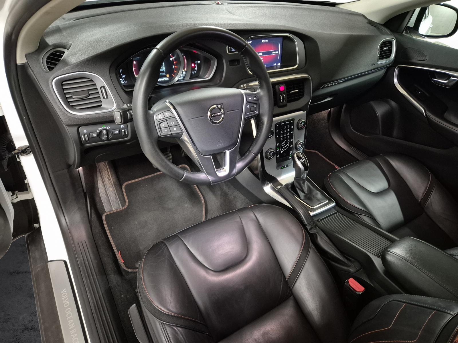 VOLVO V40 CC 2.0 T4 Ocean Race AWD S/S-image-8
