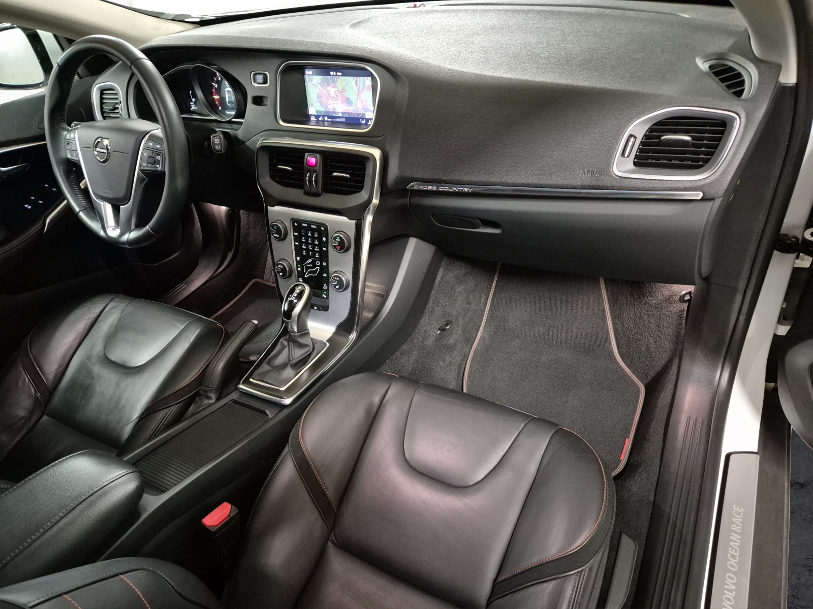 VOLVO V40 CC 2.0 T4 Ocean Race AWD S/S-image-14