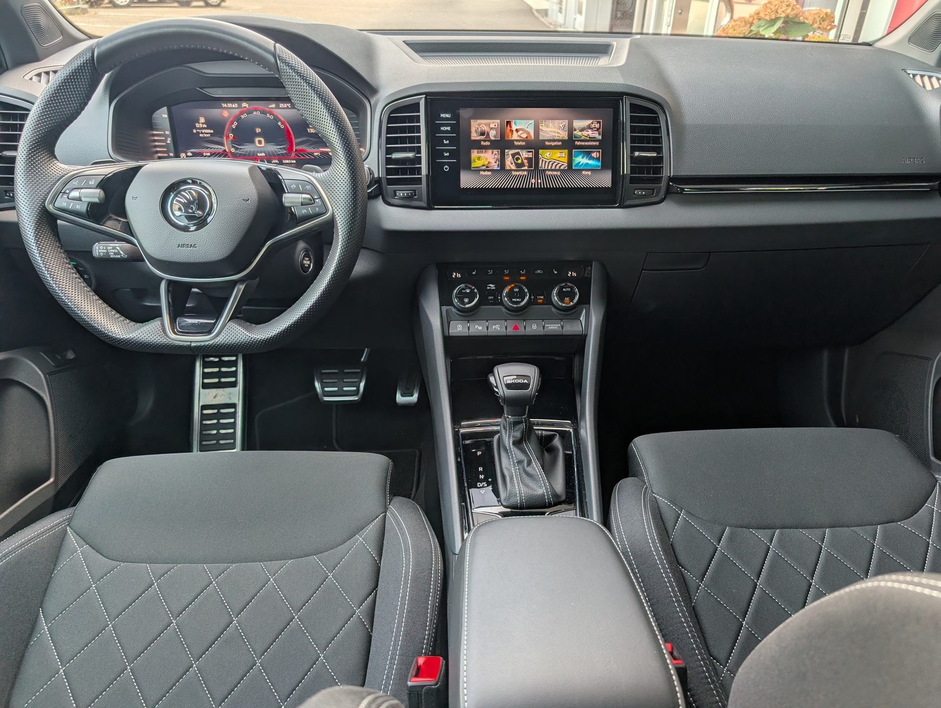 SKODA Karoq 1.5 TSI SportLine DSG-image-13