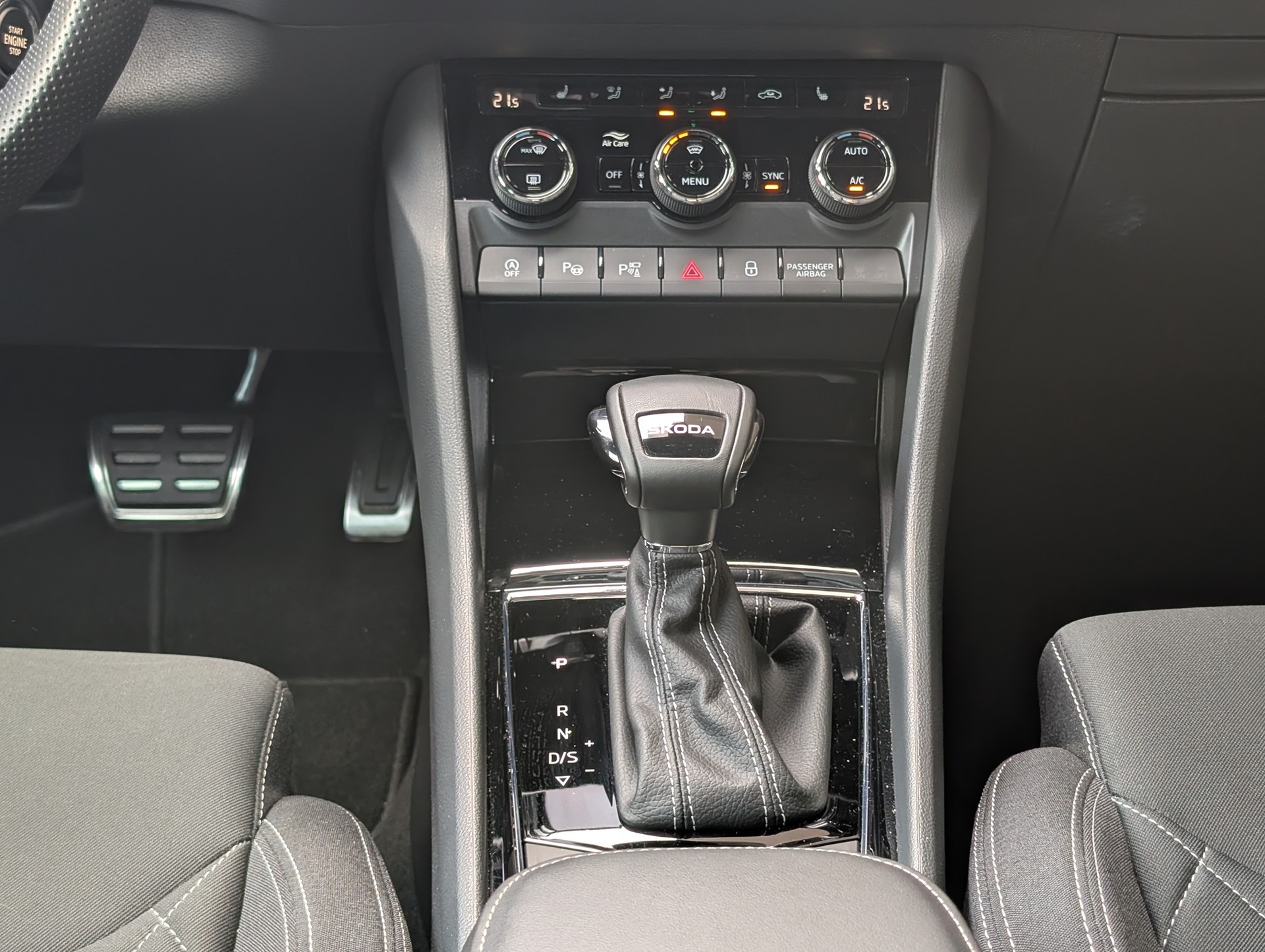 SKODA Karoq 1.5 TSI SportLine DSG-image-12