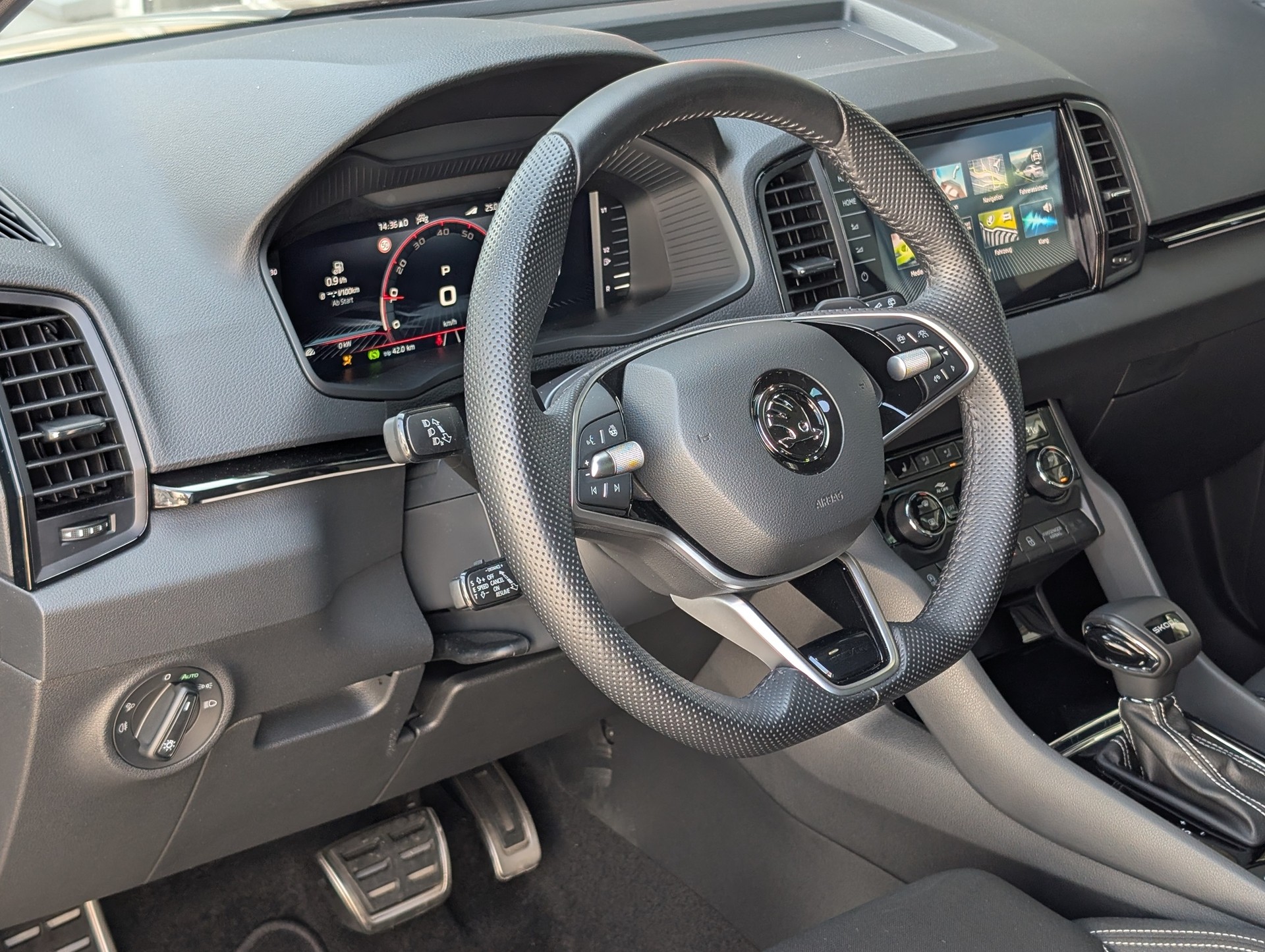 SKODA Karoq 1.5 TSI SportLine DSG-image-16