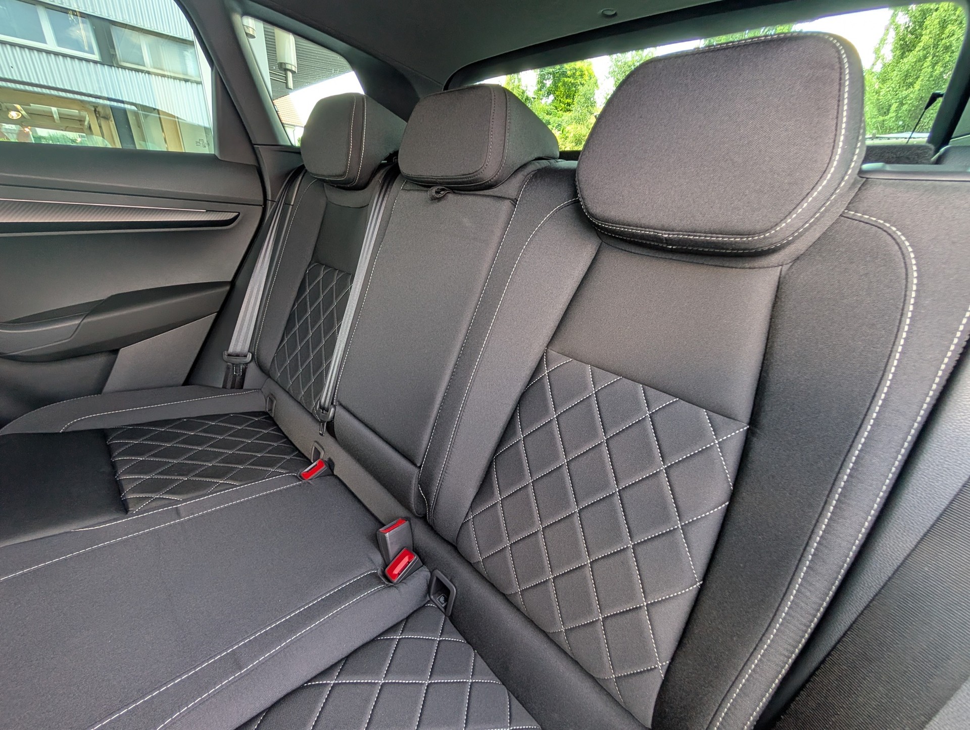 SKODA Karoq 1.5 TSI SportLine DSG-image-10
