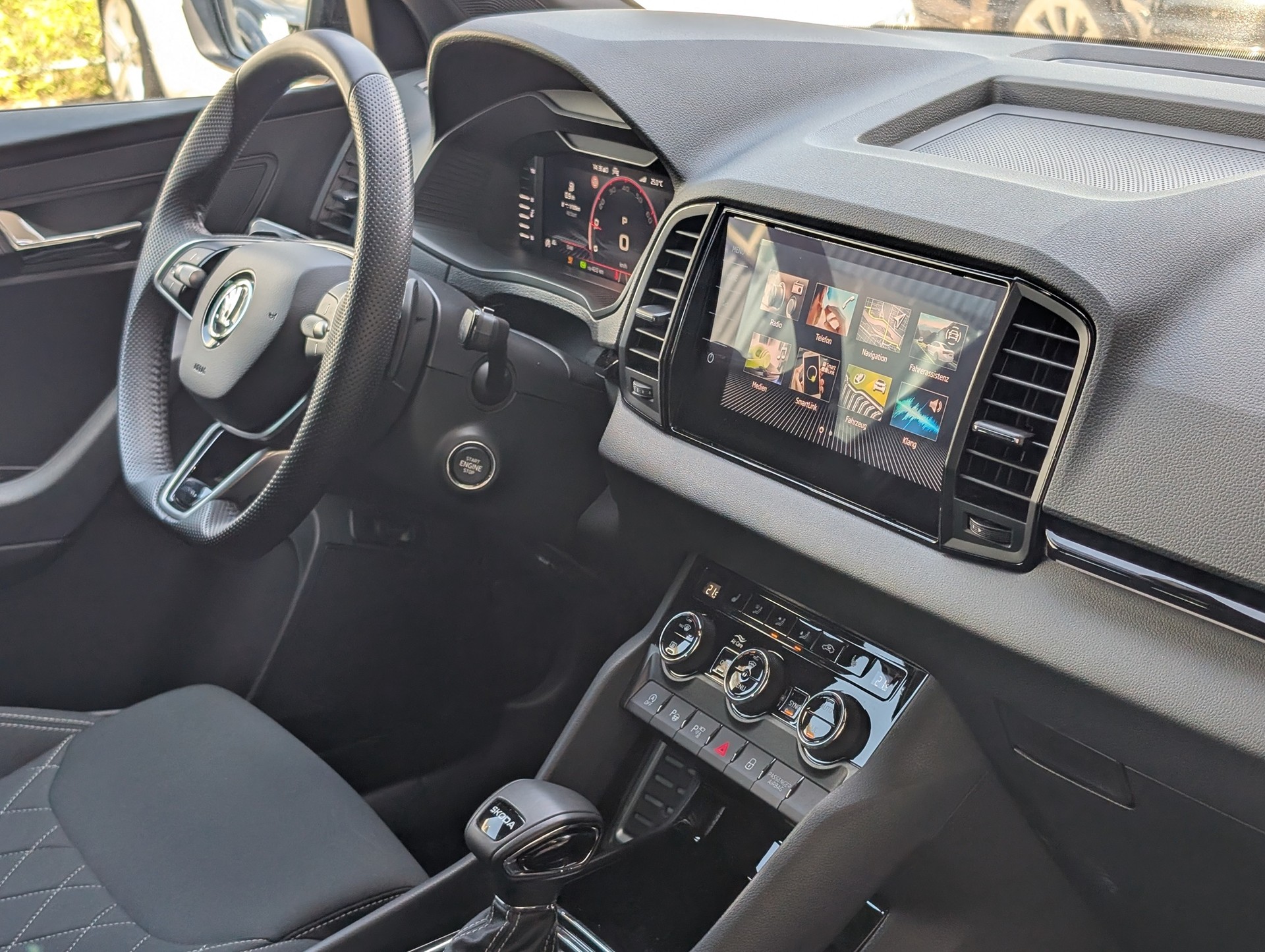SKODA Karoq 1.5 TSI SportLine DSG-image-17