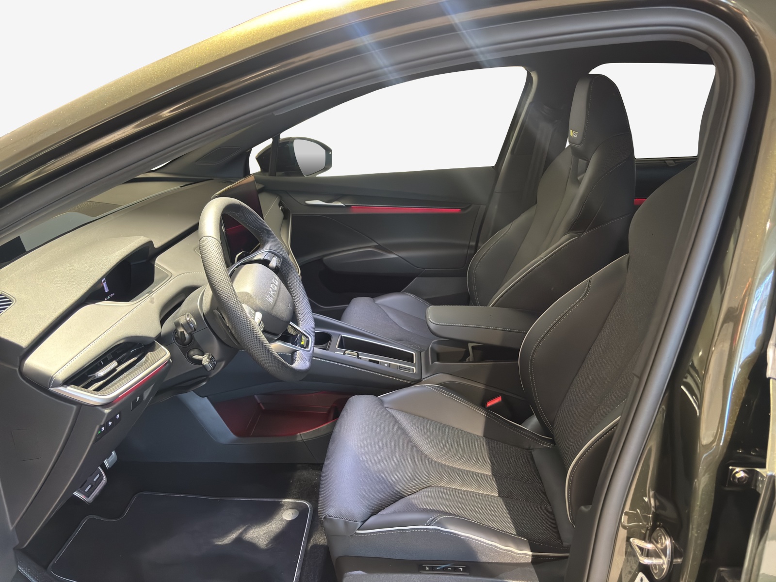 SKODA Enyaq 4x4 RS-image-6