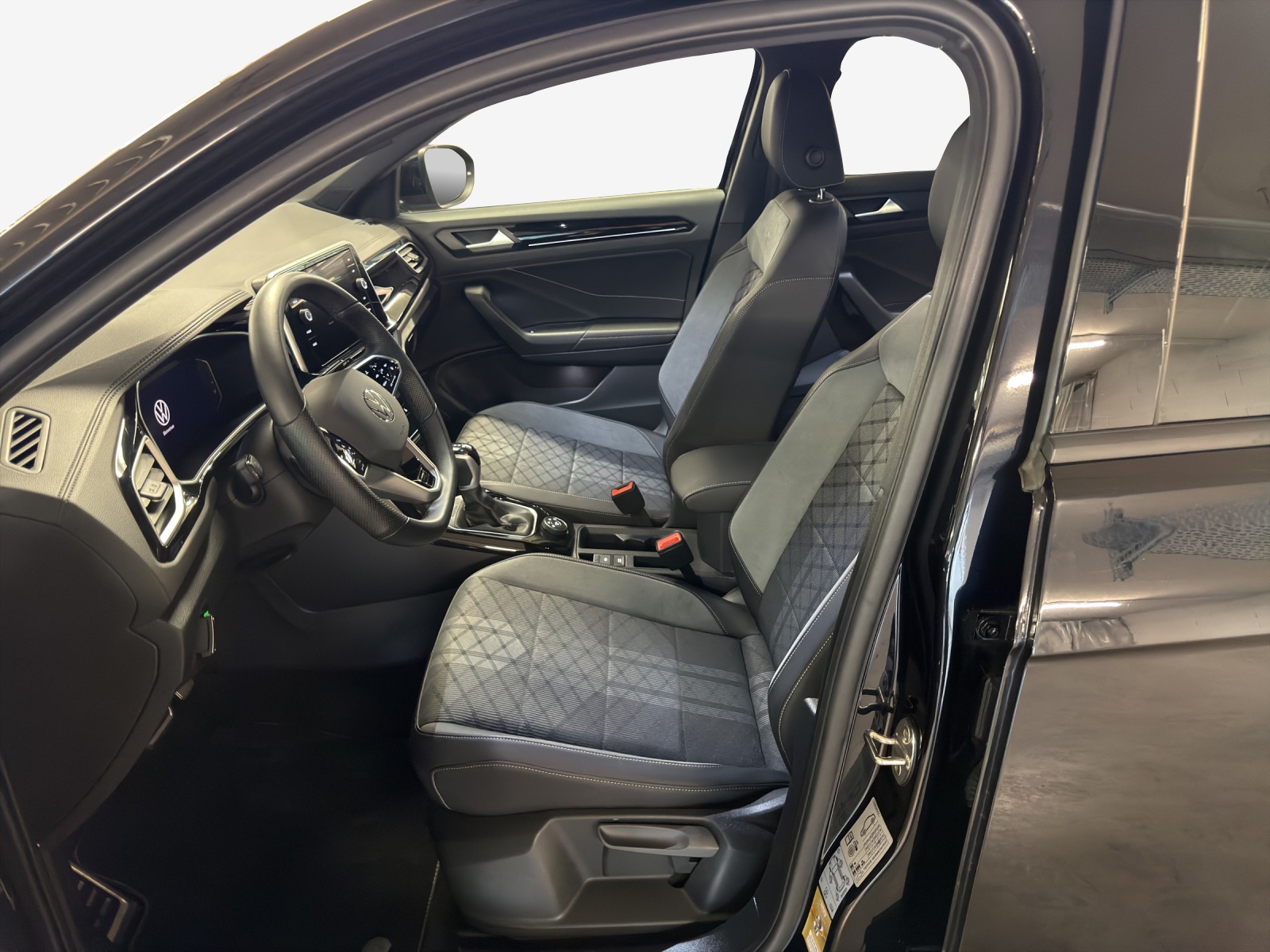 VW T-Roc 2.0 TSI R-Line DSG 4Motion-image-15