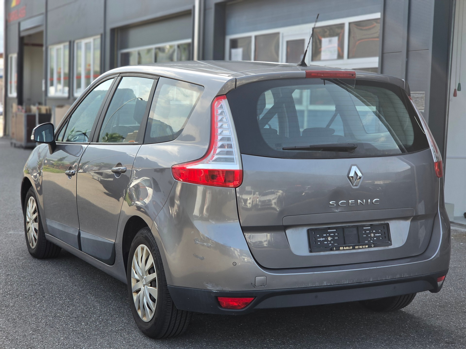 RENAULT Grand Scénic 2.0 16V Privilège X-Tronic CVT-image-4