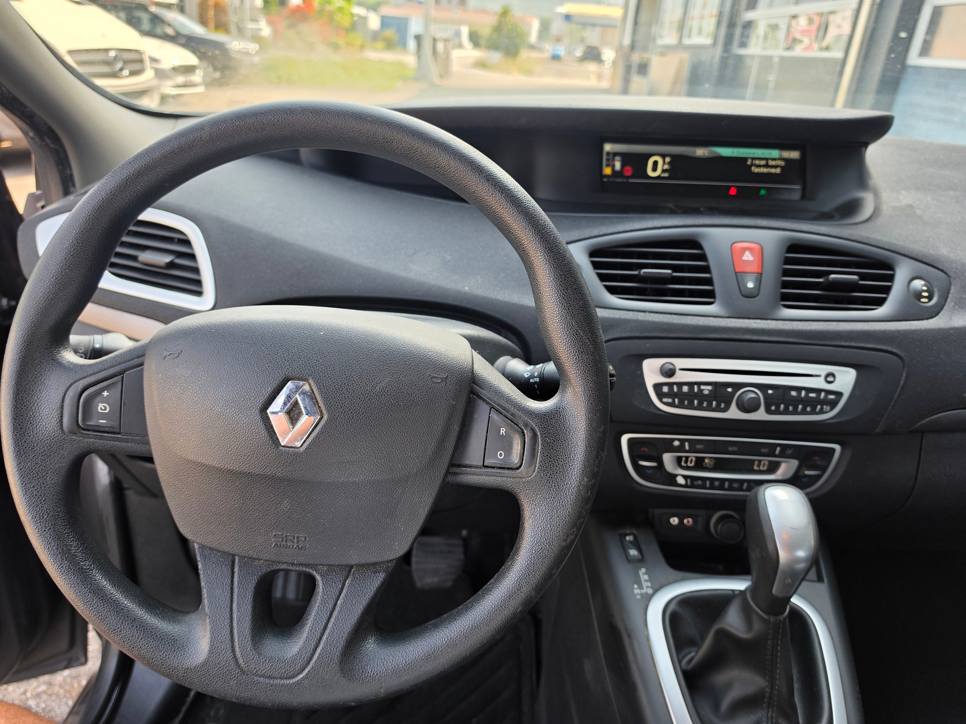 RENAULT Grand Scénic 2.0 16V Privilège X-Tronic CVT-image-10