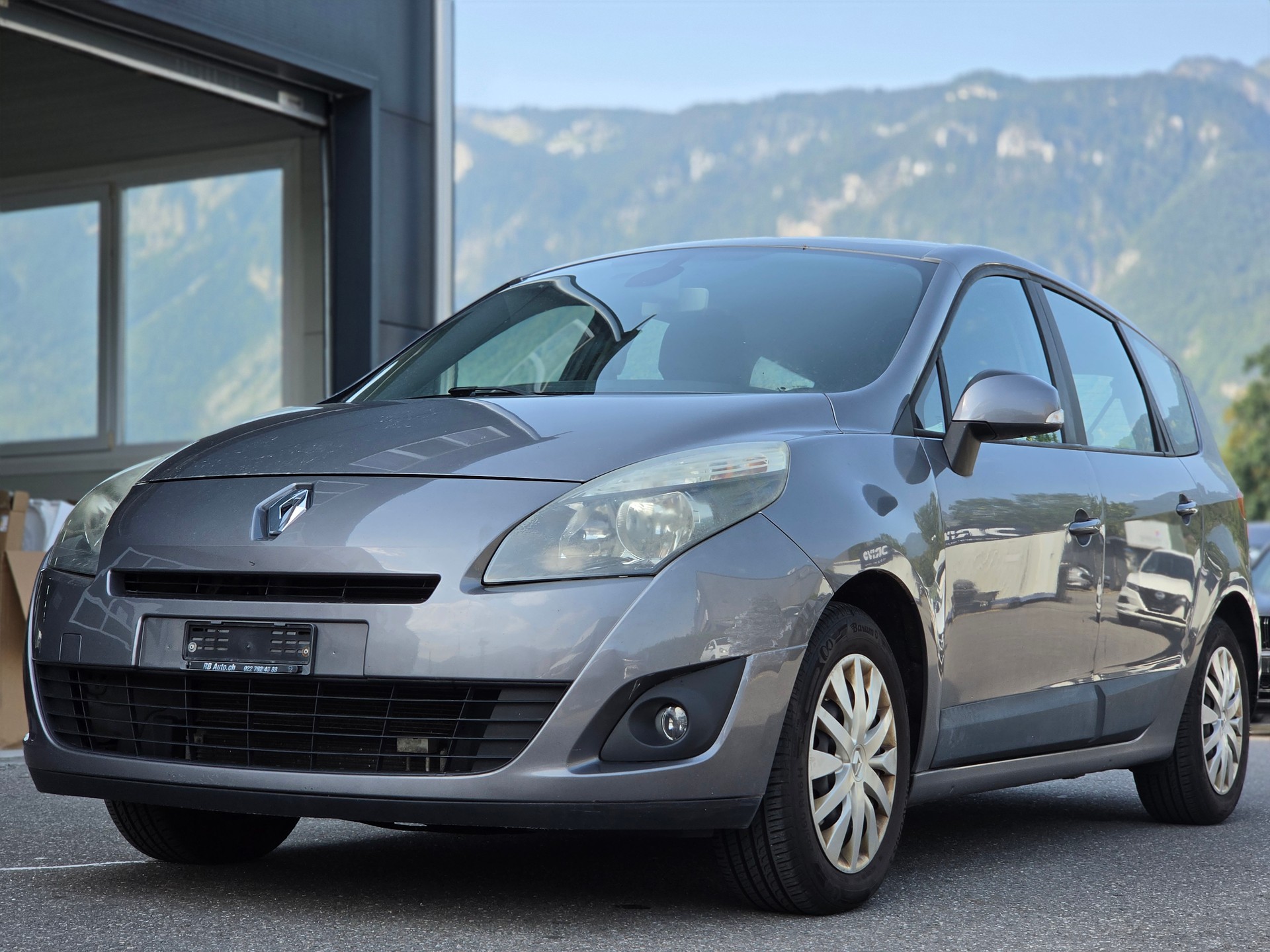 RENAULT Grand Scénic 2.0 16V Privilège X-Tronic CVT-image-2