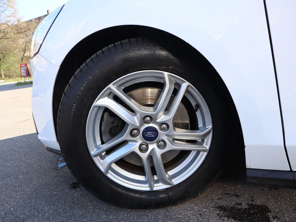 FORD Focus 1.5 TDCi Business Automatic ** Gr-Navi ** PDC V+H ** Sitzheizung ** Frisch Ab MFK & Service **-image-11