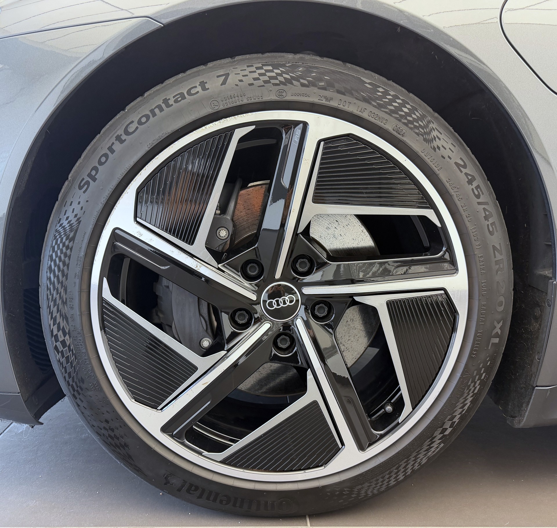 AUDI e-tron GT quattro-image-2