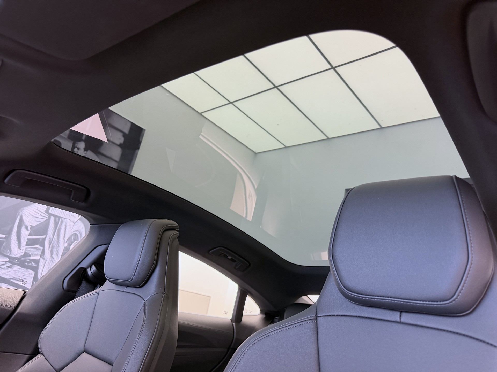 AUDI e-tron GT quattro-image-18
