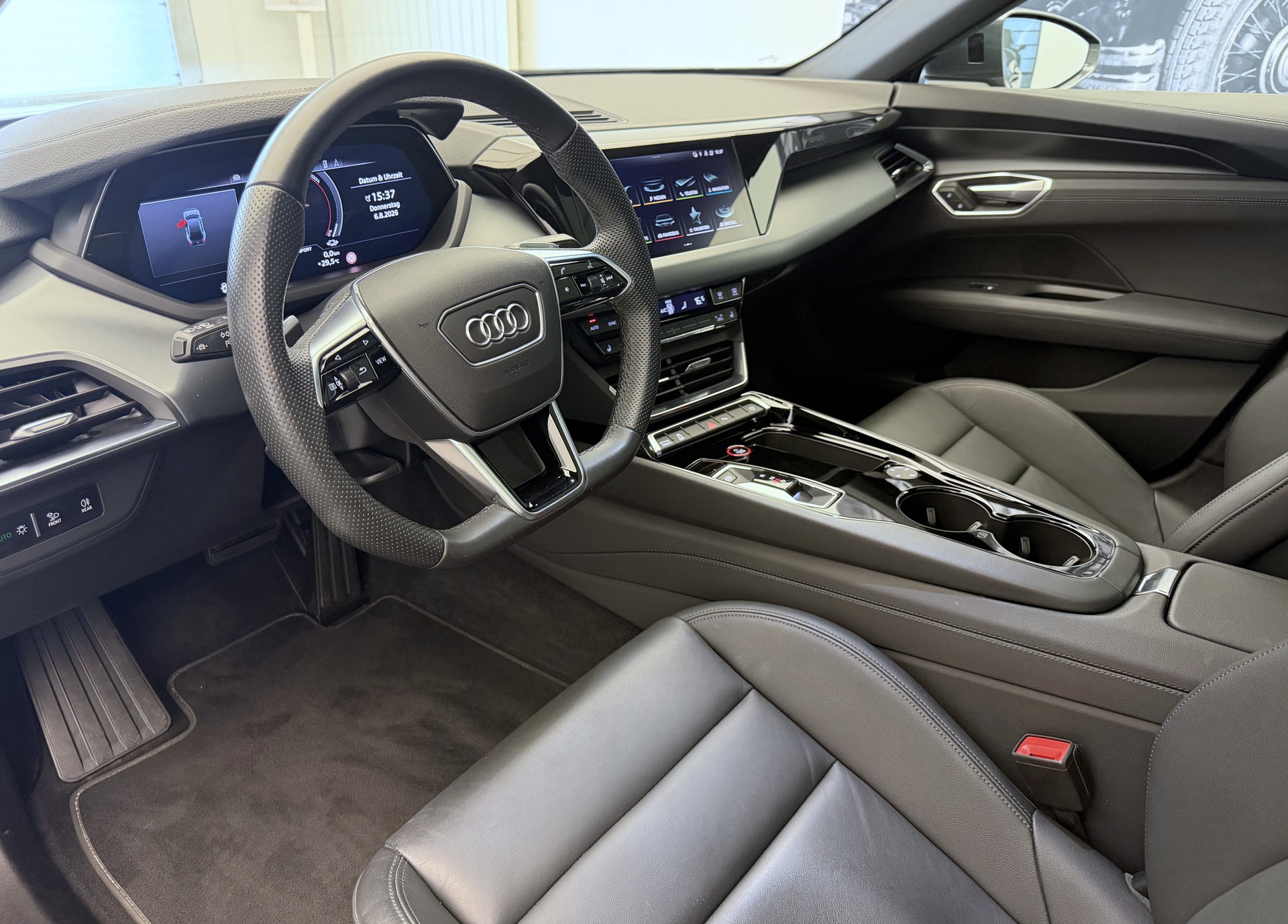 AUDI e-tron GT quattro-image-6