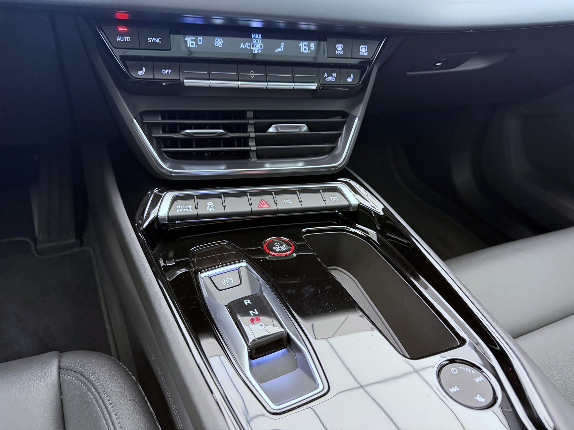 AUDI e-tron GT quattro-image-12