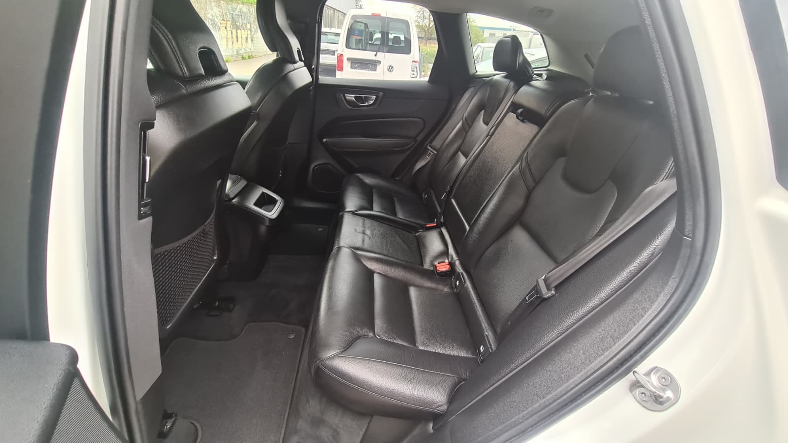 VOLVO XC60 B4 Diesel Mild Hybrid AWD Inscription Geartronic ** Voll-Leder ** Gr-Navi ** RF-Kamera ** Sitzmemory ** Lenkradheizung **-image-18