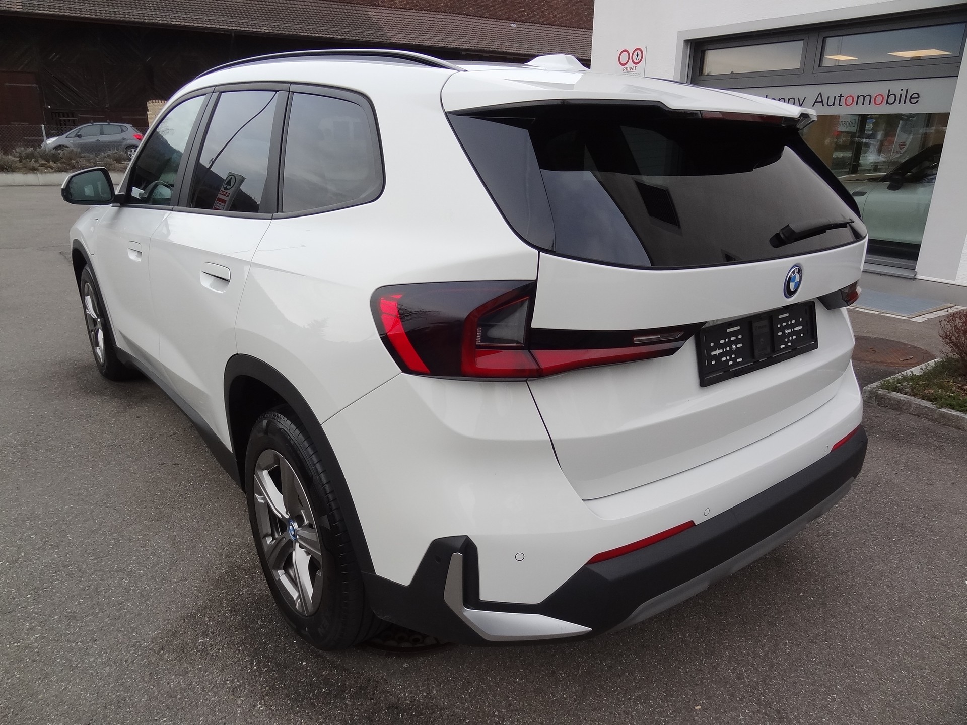 BMW X1 xDrive 30e-showroom-element-2