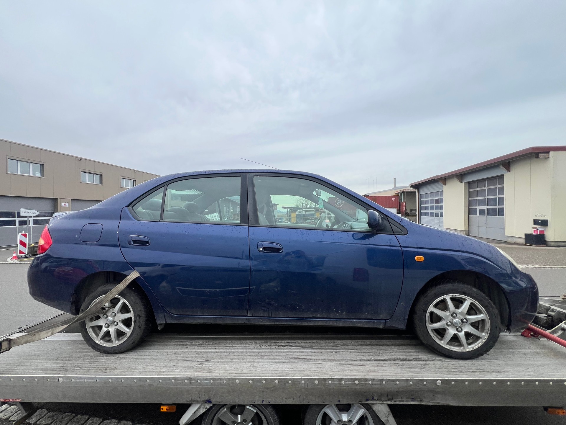TOYOTA Prius 1.5 16V Hybrid-image-3