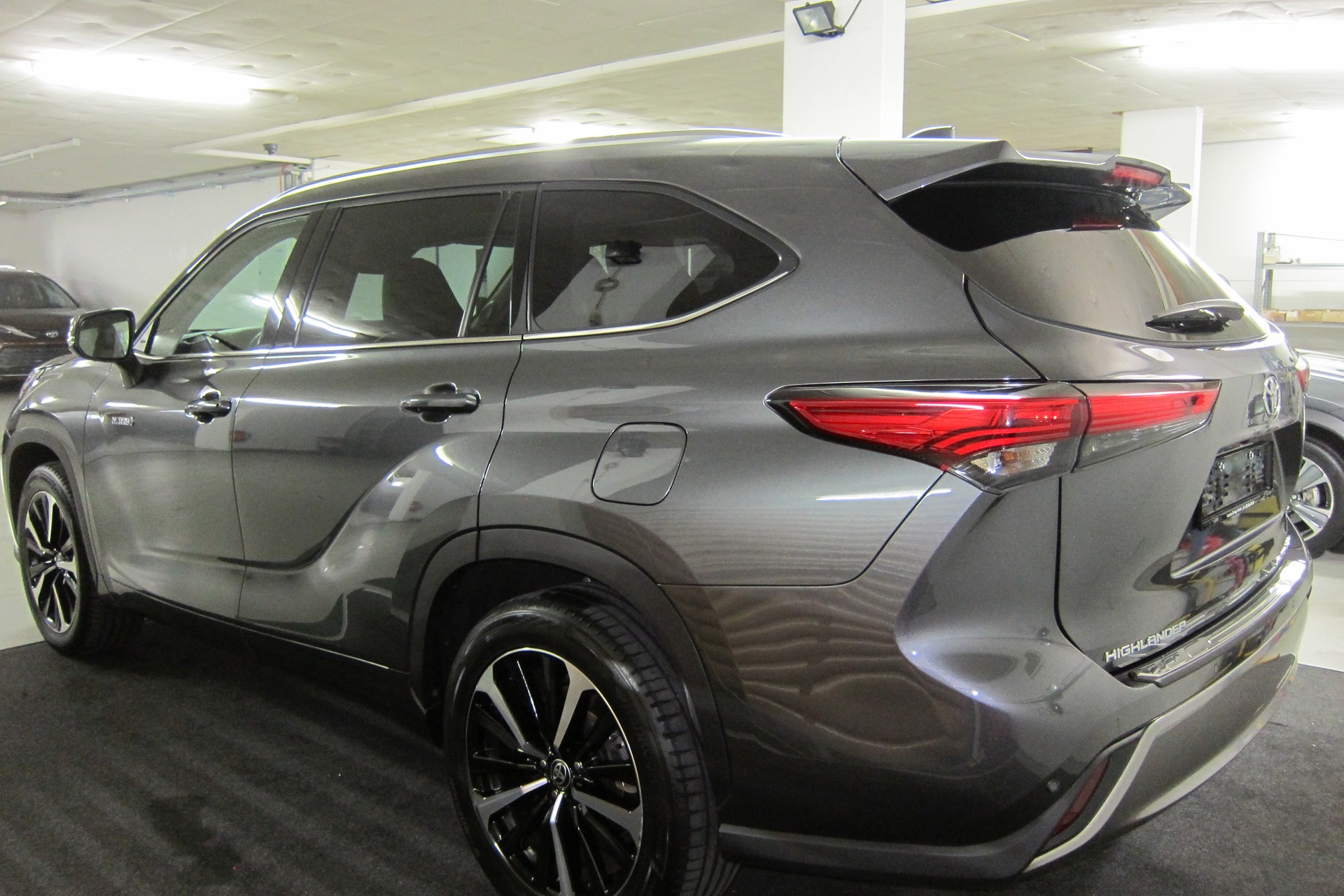 TOYOTA Highlander 2.5 HSD Premium e-CVT-image-3