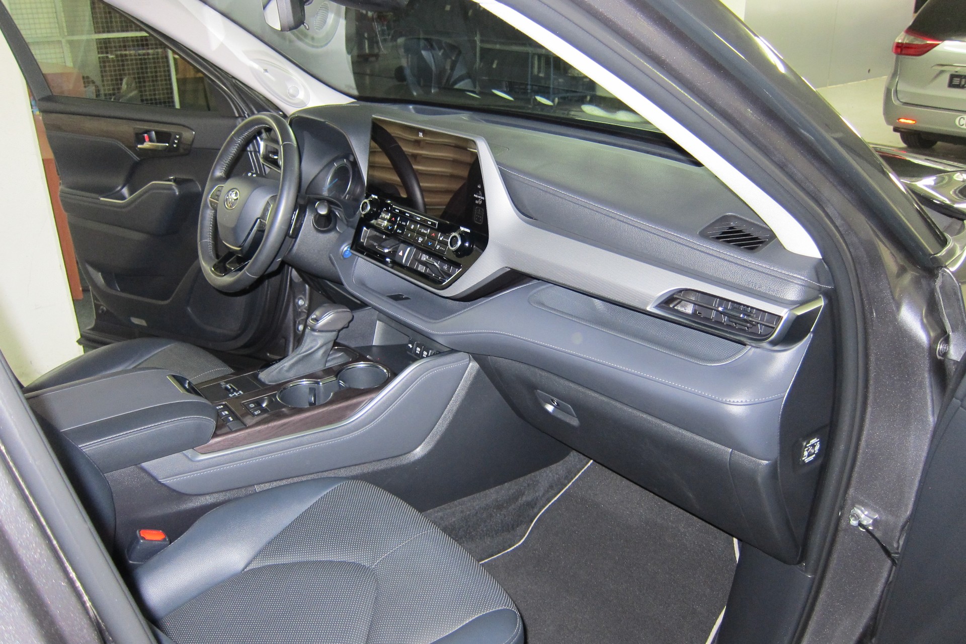 TOYOTA Highlander 2.5 HSD Premium e-CVT-image-9