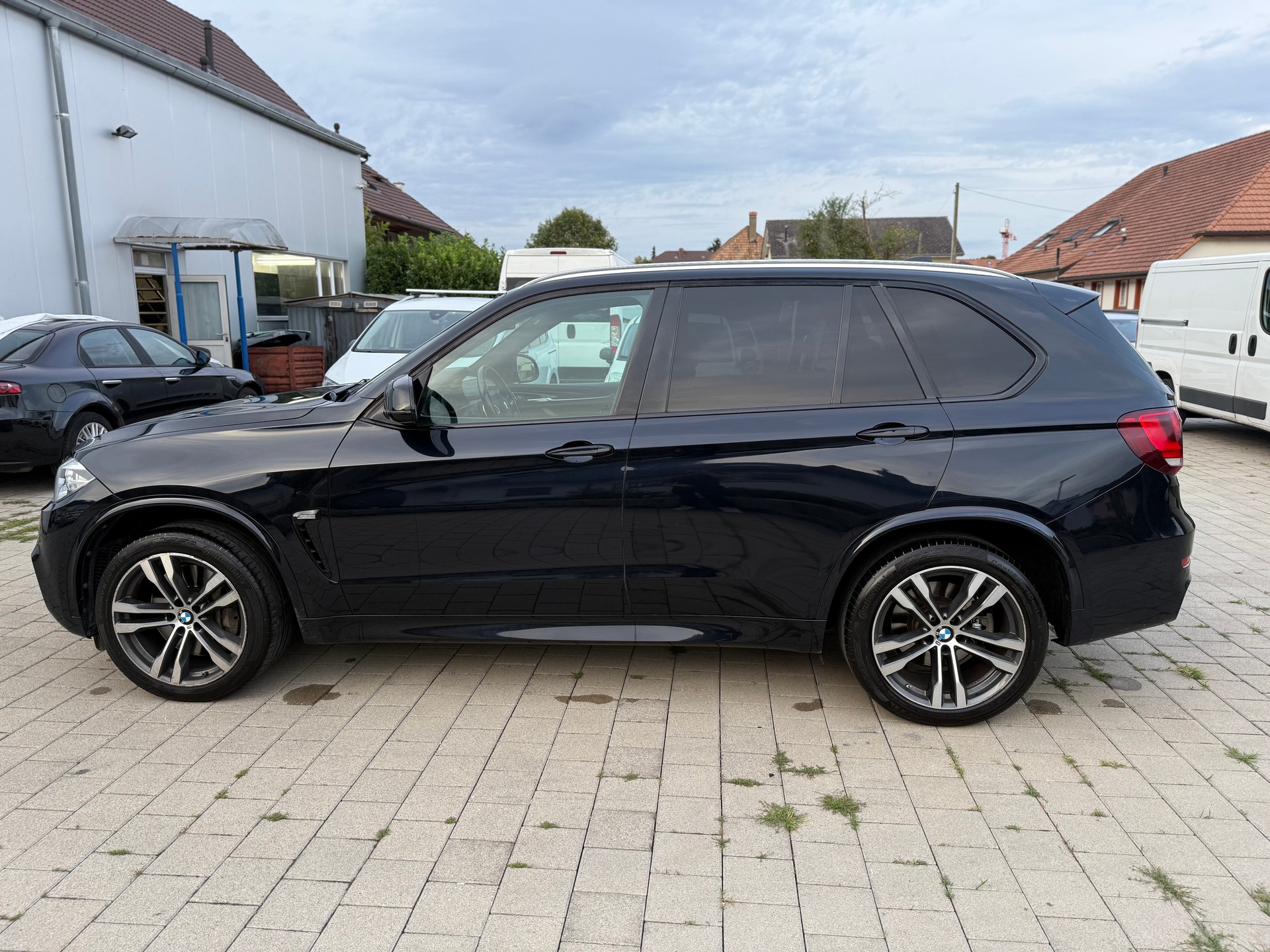 BMW X5 xDrive M50d Steptronic-image-9