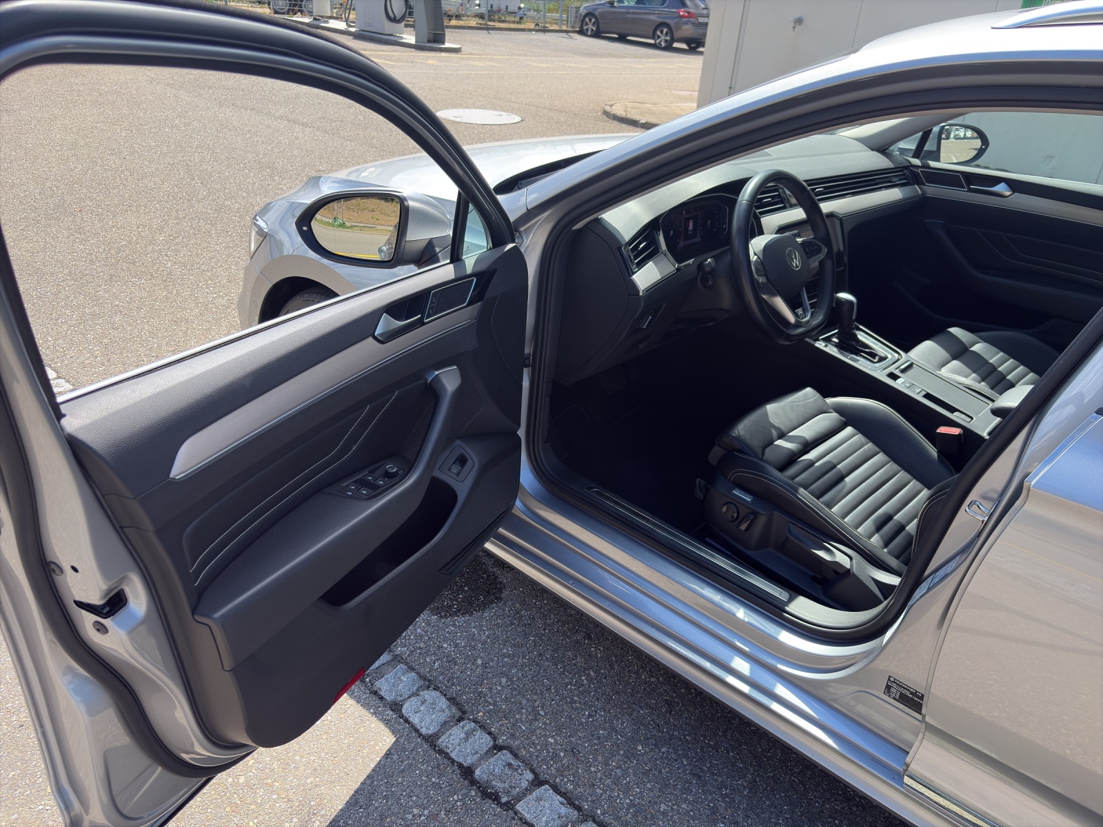 VW Passat Variant 2.0 TDI 200 Elegance DSG 4m-image-4