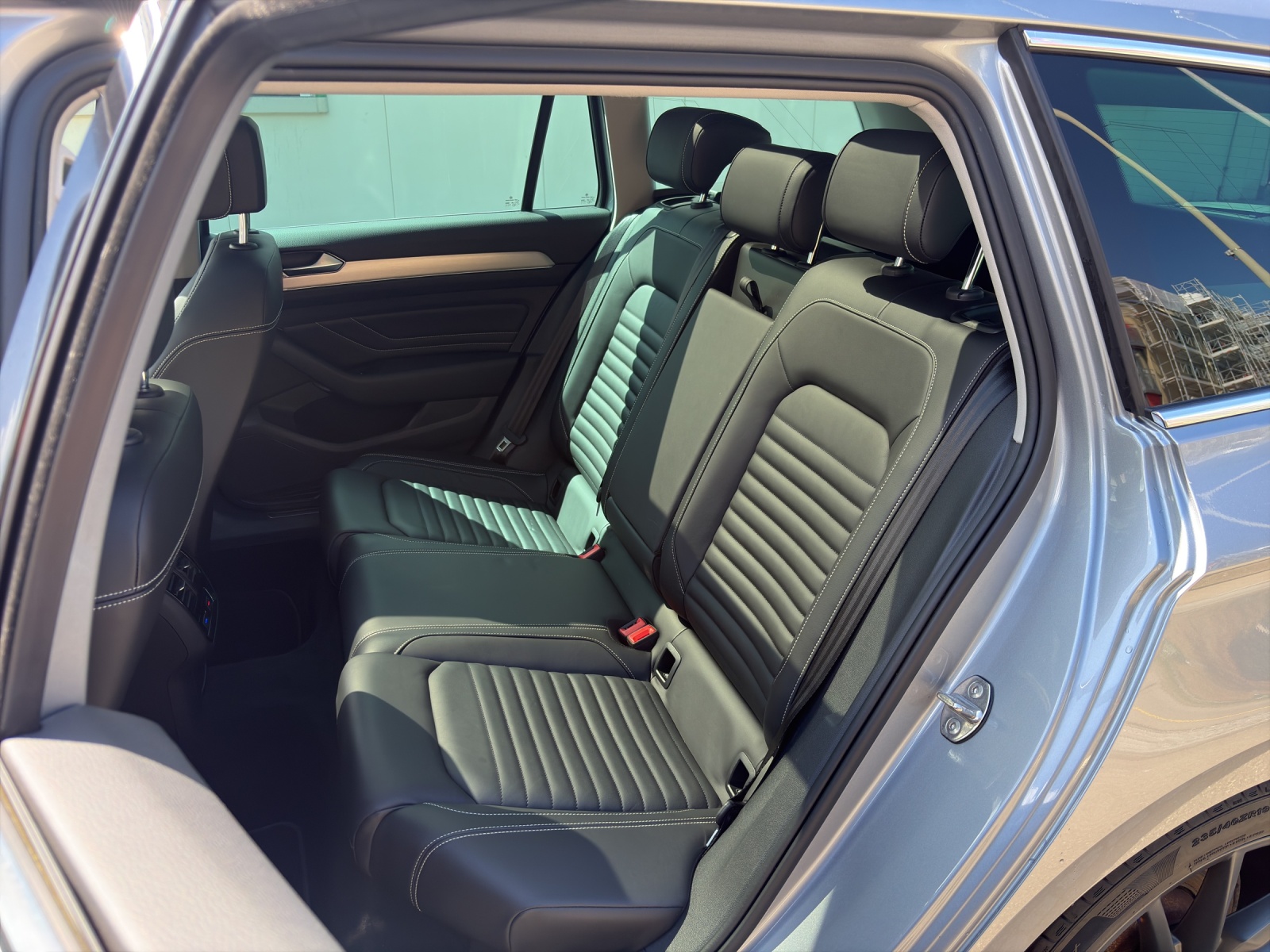 VW Passat Variant 2.0 TDI 200 Elegance DSG 4m-image-7