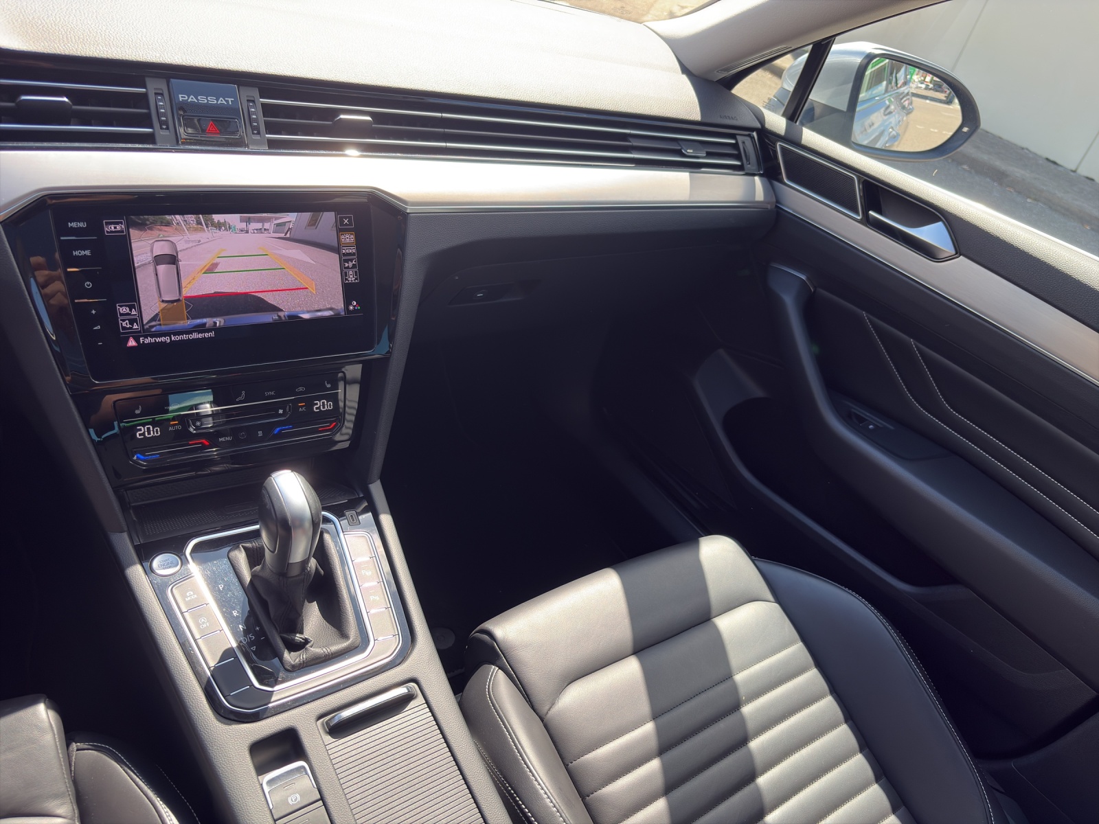 VW Passat Variant 2.0 TDI 200 Elegance DSG 4m-image-10