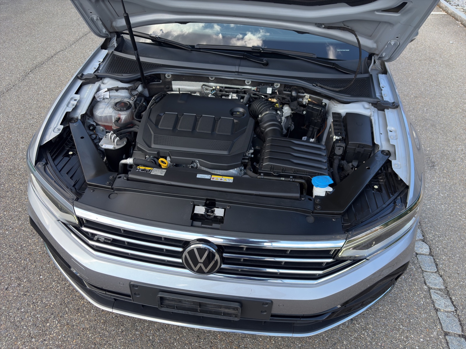 VW Passat Variant 2.0 TDI 200 Elegance DSG 4m-image-18