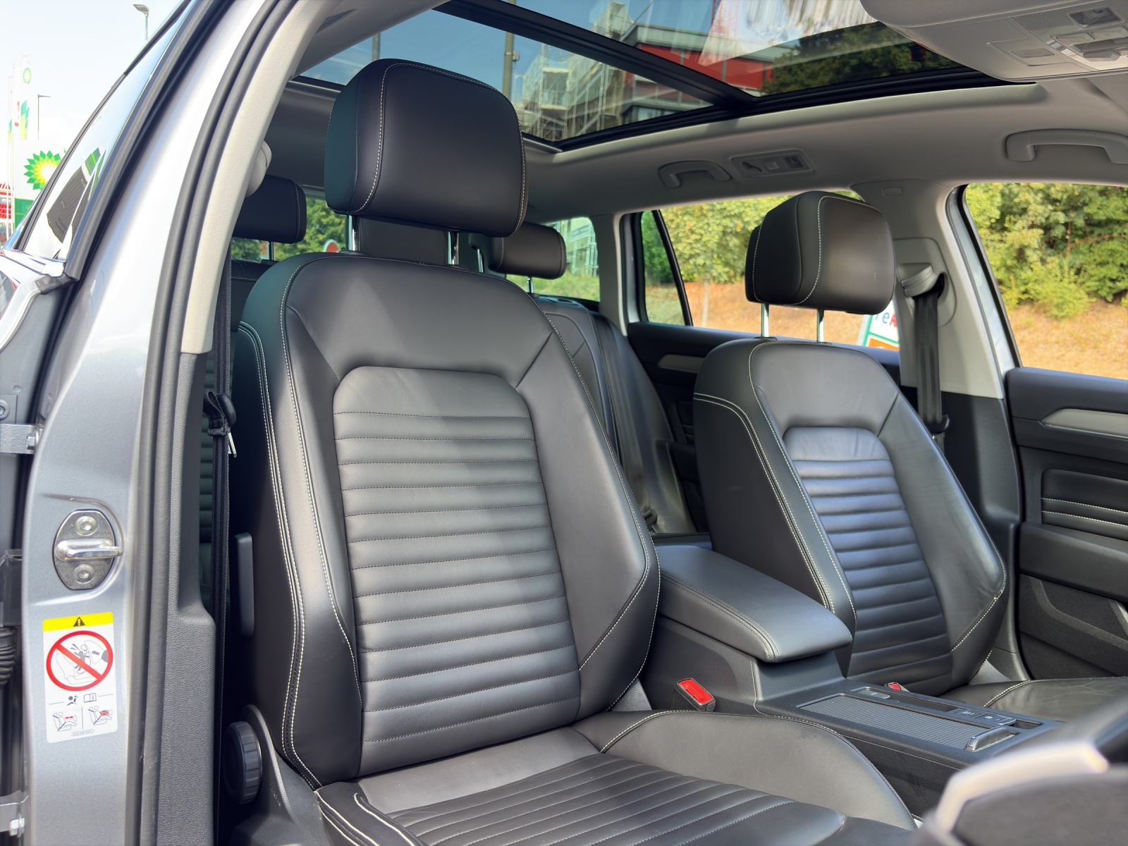 VW Passat Variant 2.0 TDI 200 Elegance DSG 4m-image-6
