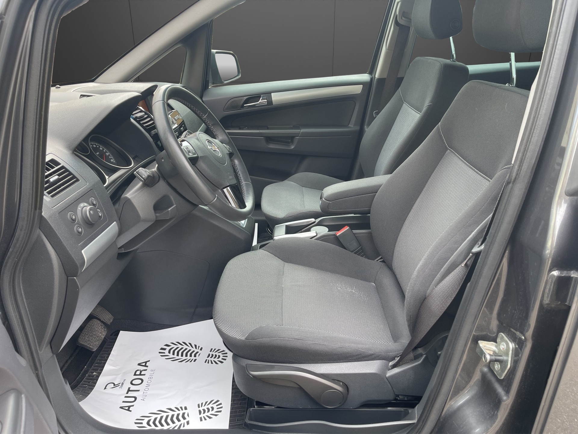 OPEL Zafira 2.2i 16V Anniversary Edition Automatic-image-8