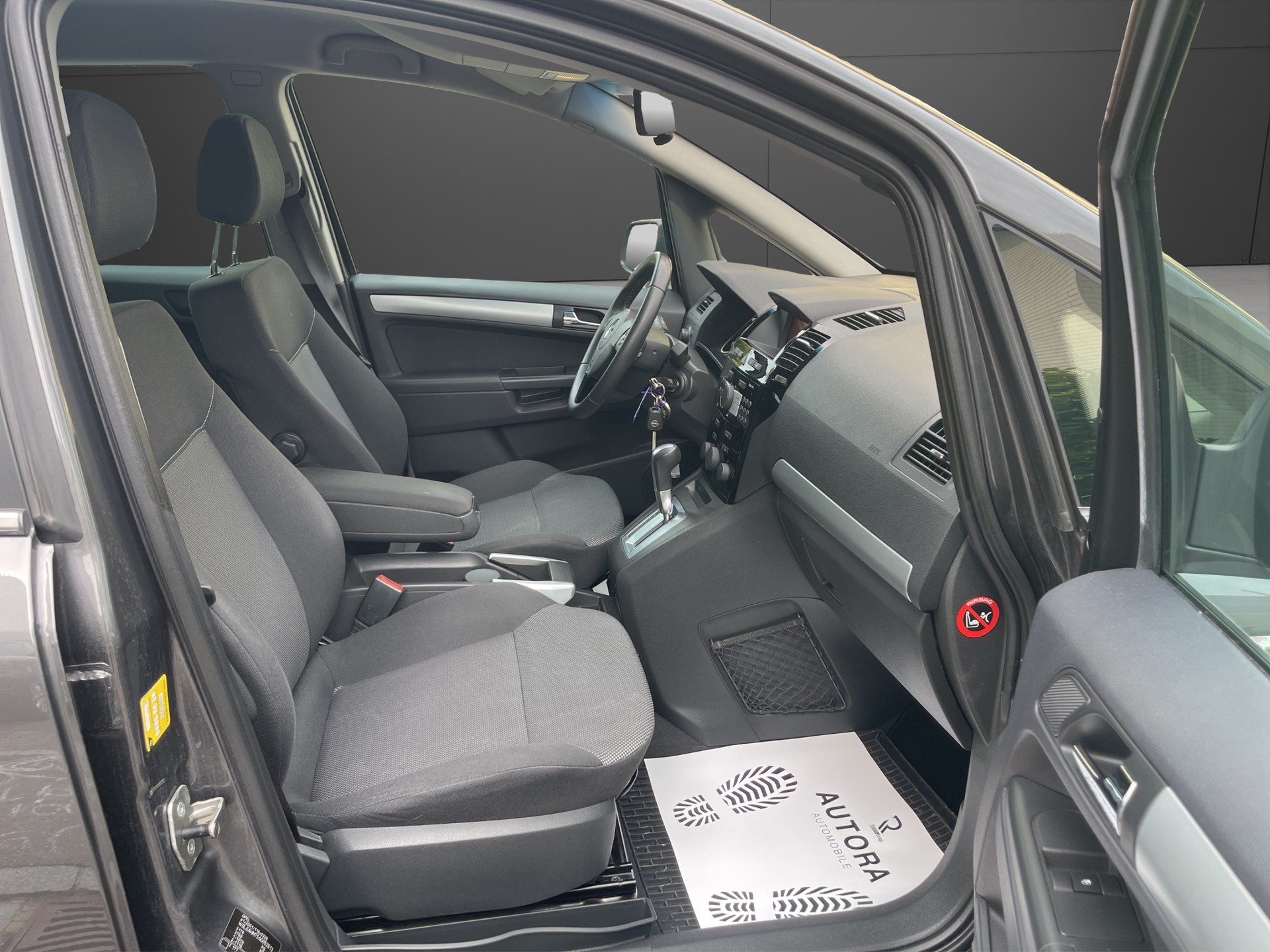 OPEL Zafira 2.2i 16V Anniversary Edition Automatic-image-12