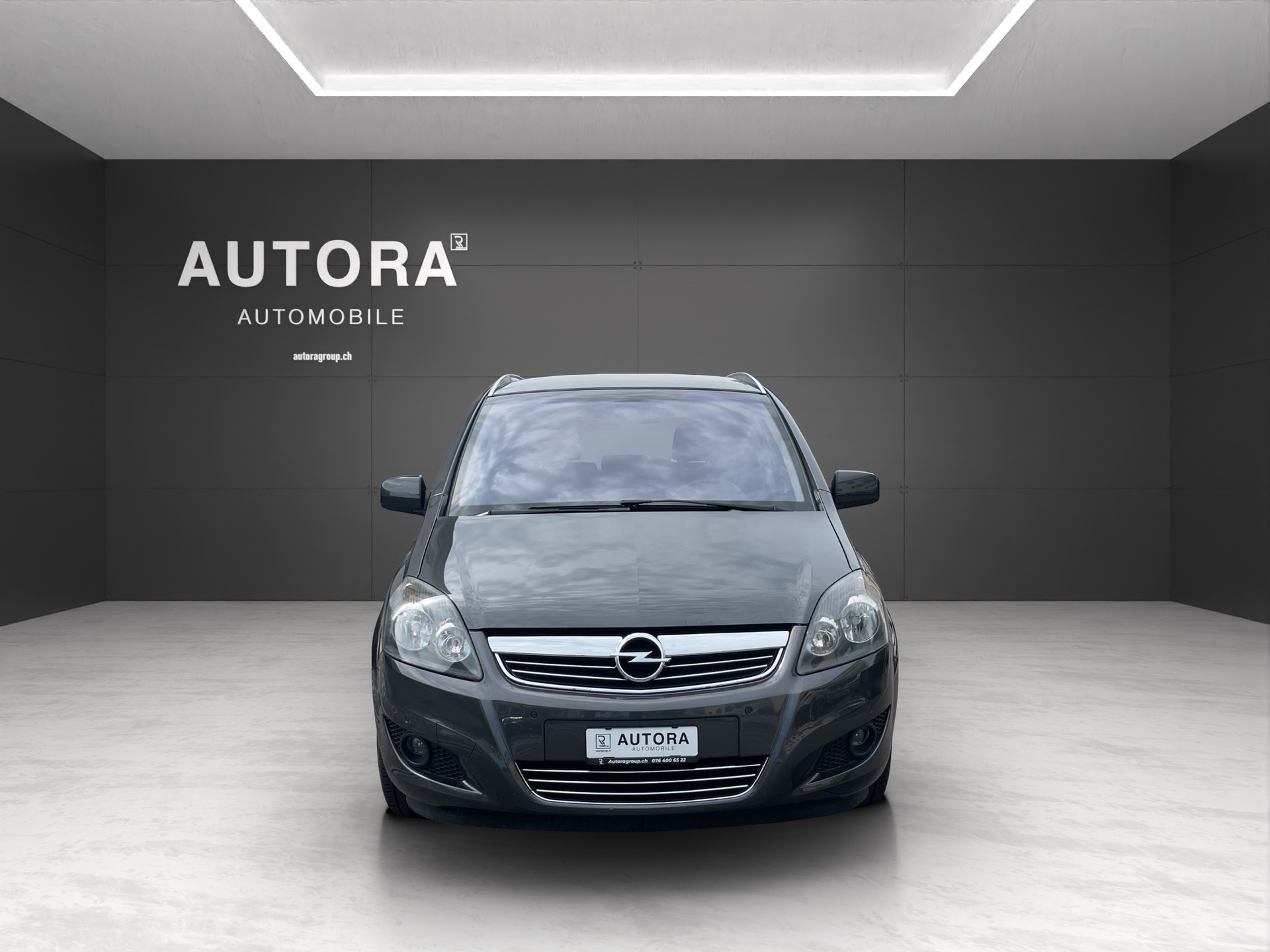 OPEL Zafira 2.2i 16V Anniversary Edition Automatic-image-1