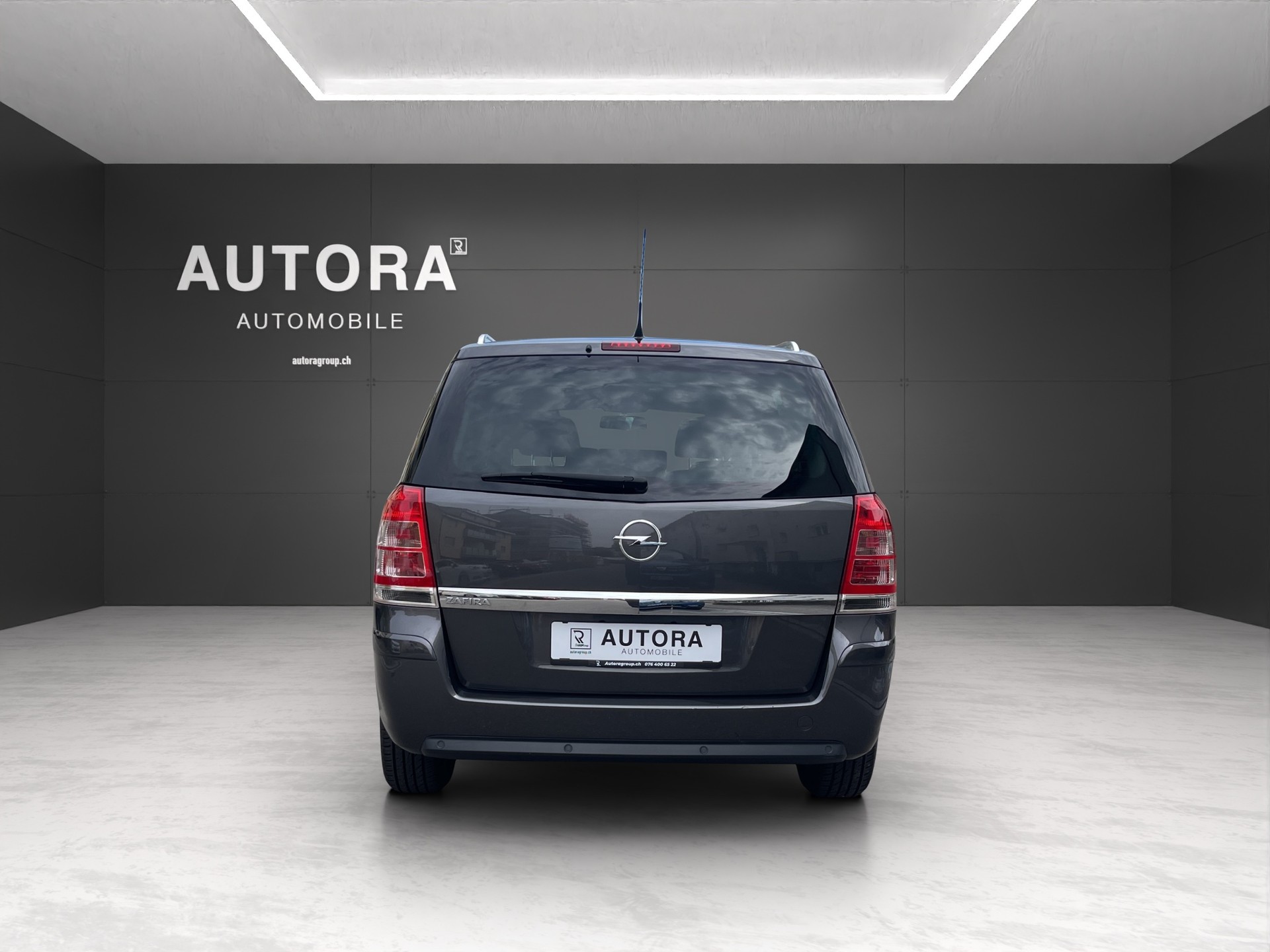 OPEL Zafira 2.2i 16V Anniversary Edition Automatic-image-4
