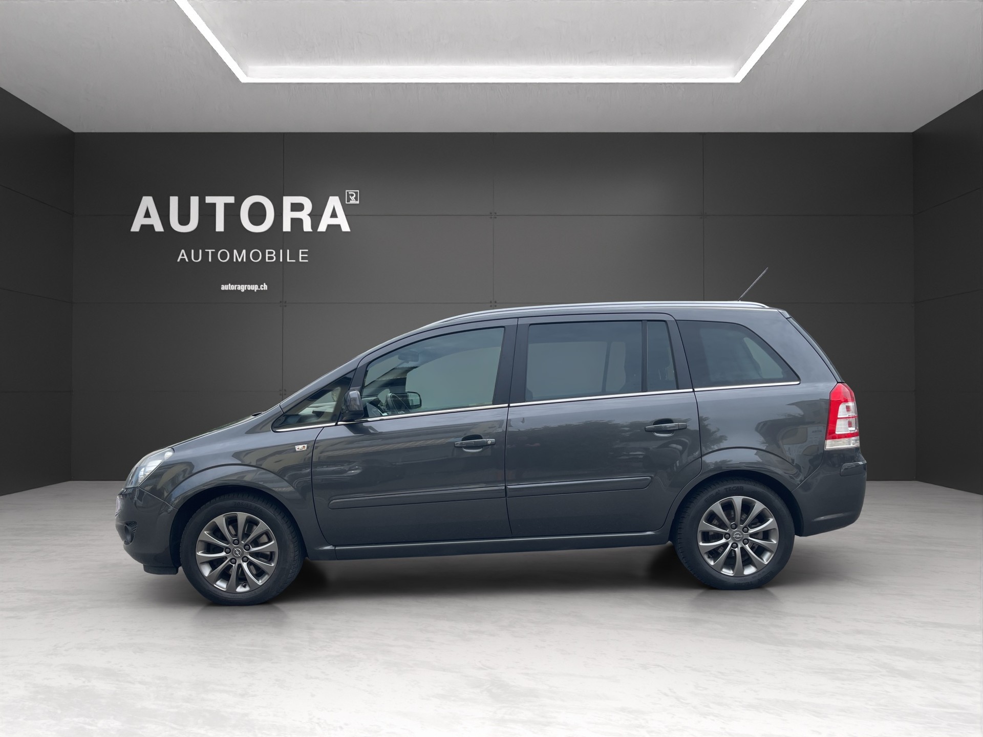 OPEL Zafira 2.2i 16V Anniversary Edition Automatic-image-2