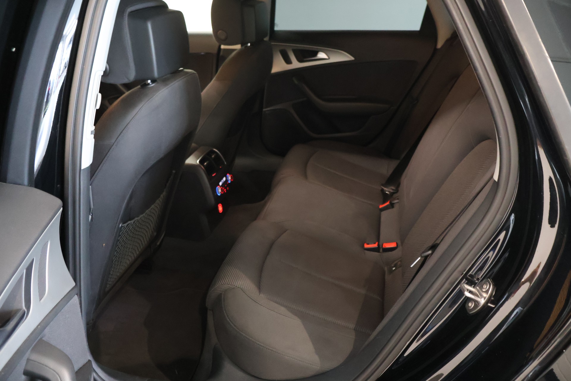 AUDI A6 Limousine 2.0 TDI-image-11